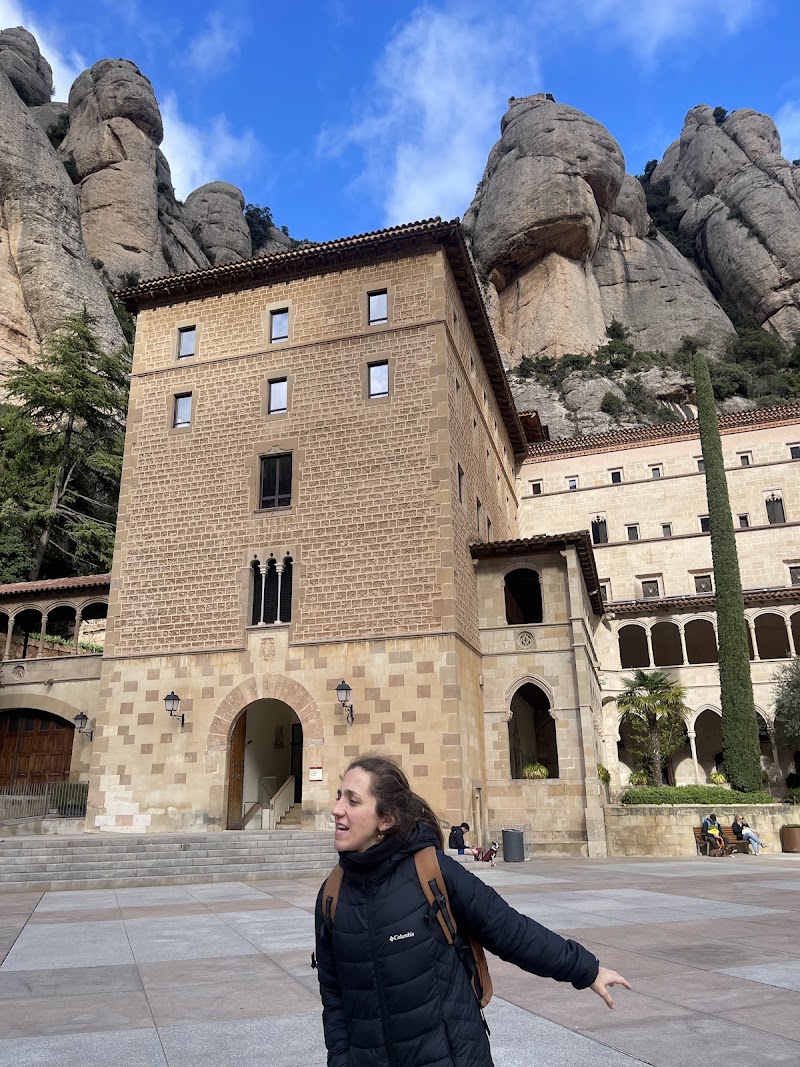 GO LOCAL Barcelona private tours, day trips. Wine, history, food, art, family friendly experiences - GO LOCAL Barcelona private tours, day trips. Wine, history, food, art, family friendly experiences, Carrer de Lafont, 6, Sants-Montjuïc, 08004 Barcelona, Spain