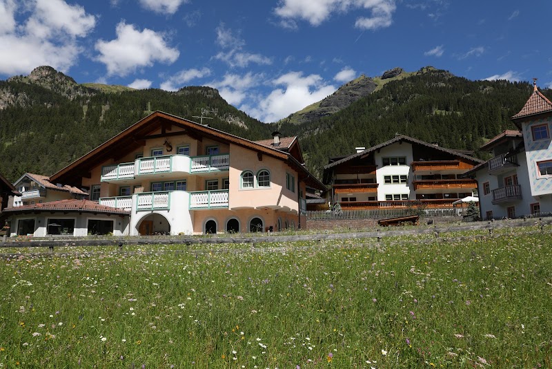 Appartamenti Villa Marta - Appartamenti Villa Marta streda de Col da l'Ost 40, 38030 Campestrin TN, Italy