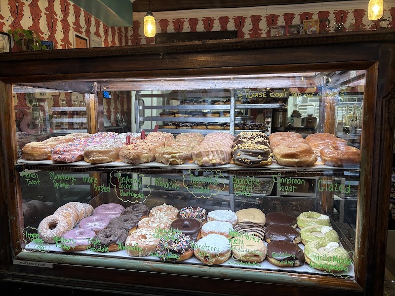 Dun-Well Doughnuts - Dun-Well Doughnuts 222 Montrose Ave, Brooklyn, NY 11206, USA