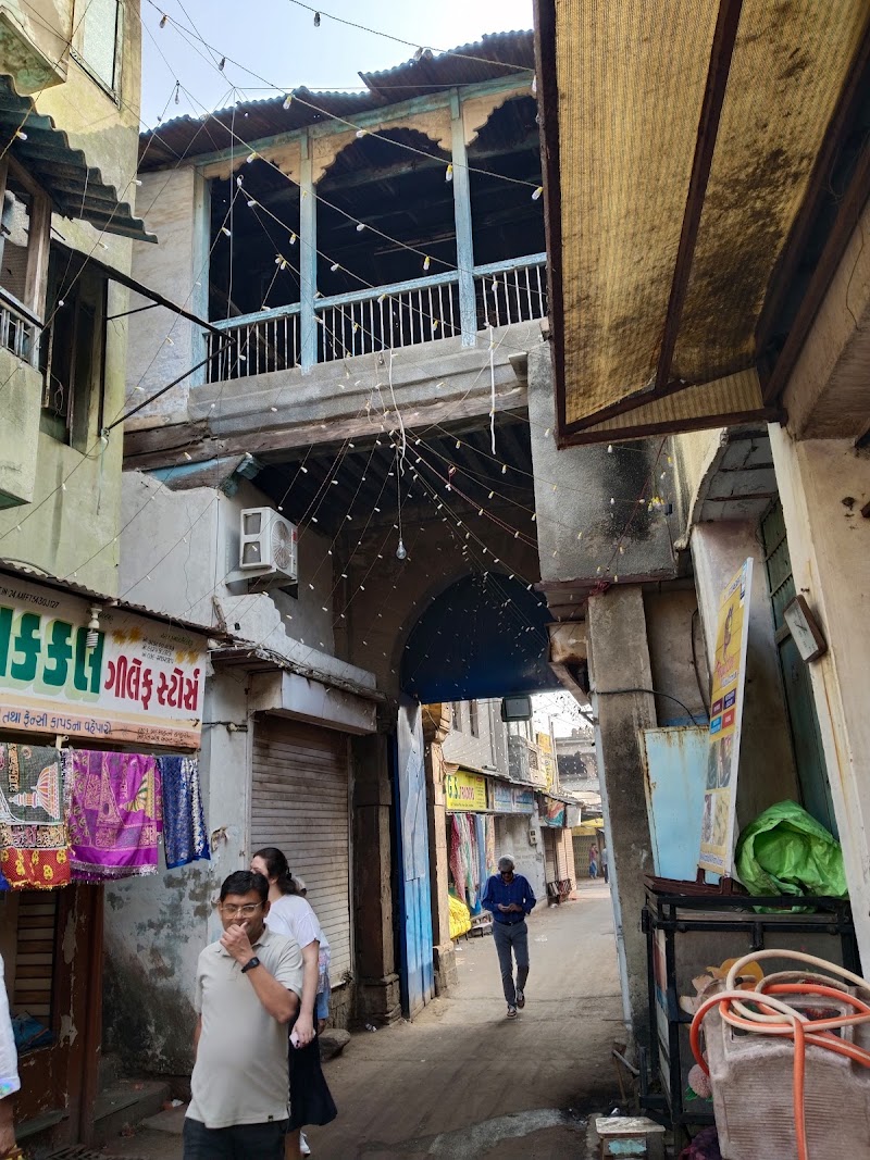 Ahmedshah Badshah's Tomb (4 Ahmed) - Ahmedshah Badshah's Tomb (4 Ahmed), 2499, Badshah No Hajiro, Manek Chowk, Old City, Danapidth, Khadia, Ahmedabad, Gujarat 380001, India