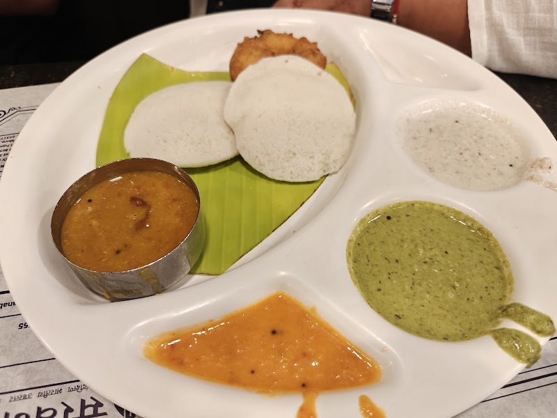 Hotel Saravana Bhavan - Hotel Saravana Bhavan P-13, Connaught Cir, near Madras Hotel, Block P, Connaught Place, New Delhi, Delhi 110001, India