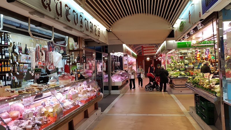 Mercat de la Sagrada Família - Mercat de la Sagrada Família C/ de Padilla, 255, Eixample, 08013 Barcelona, Spain