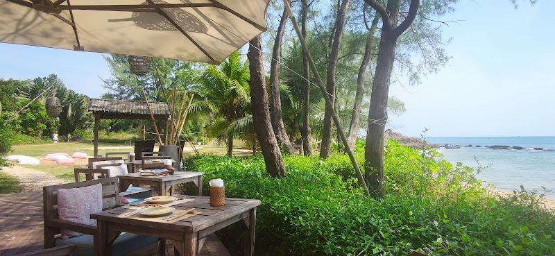 On the Sand restaurant Mango Bay resort