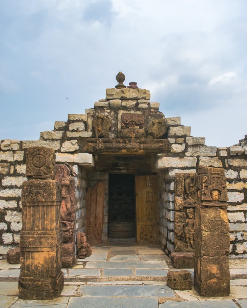 Teevardev buddhist monastery - Teevardev buddhist monastery, 85WM+3WX, Rd, Watgan, Sirpur, Chhattisgarh 493551, India