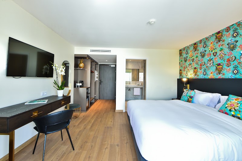Hôtel & Spa La Villa Port d'Antibes - Hôtel & Spa La Villa Port d'Antibes 8 Av. Frédéric Mistral, 06600 Antibes, France