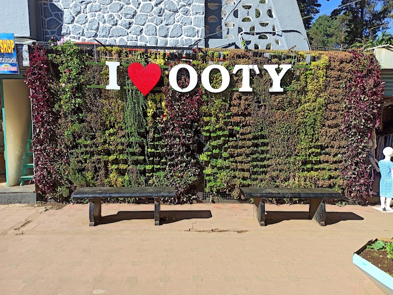 Ooty Lake View point - Ooty Lake View point CM4Q+986, N Lake Rd, Kathadimattam, Ooty, Tamil Nadu 643001, India