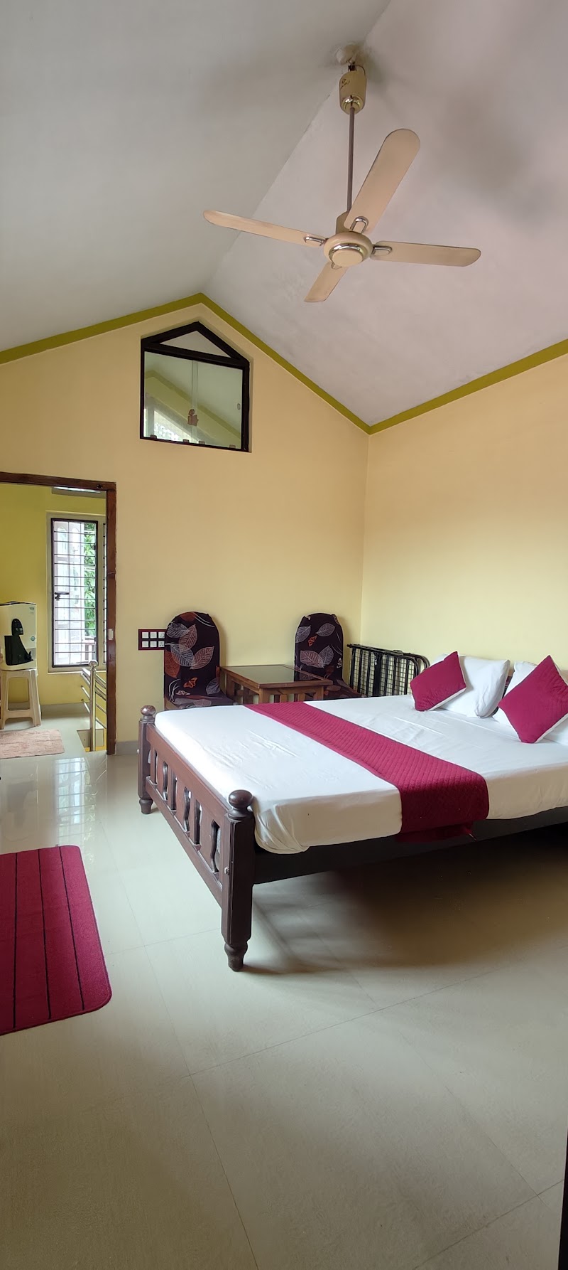 Eshwari inn Homestay - Eshwari inn Homestay Dechoor Rd, behind CVS Workshop, near rajshekar homeneeds, Dechoor, Madikeri, Karnataka 571201, India