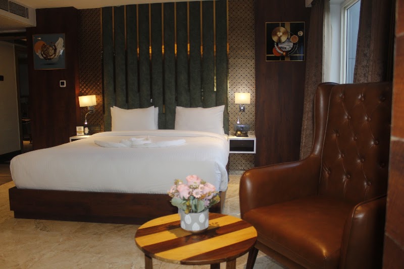 LUXUS INN HOTEL - LUXUS INN HOTEL Luby Circular Rd, Sardar Patel Nagar, Dhanbad, Jharkhand 826007, India
