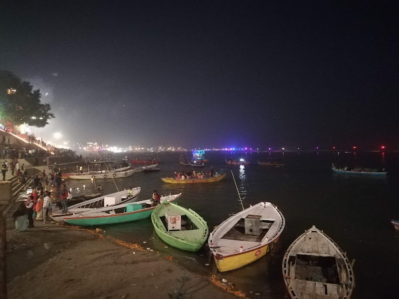 Dandi Ghat, (Varanasi) - Dandi Ghat, (Varanasi) 72W4+QVH, Hanuman Ghat Rd, Hanumaan Ghat, Bangali Tola, Varanasi, Uttar Pradesh 221001, India