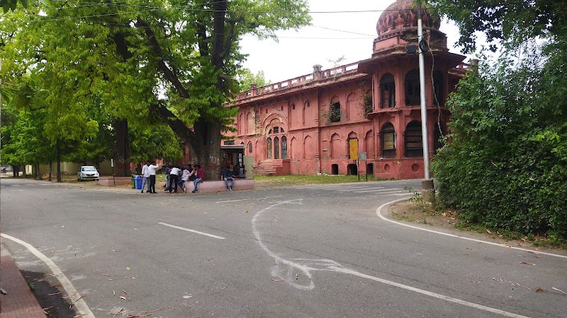 LU Chatra Sangh Chauraha - LU Chatra Sangh Chauraha VW7P+QRP, Babuganj, Hasanganj, Lucknow, Uttar Pradesh 226007, India
