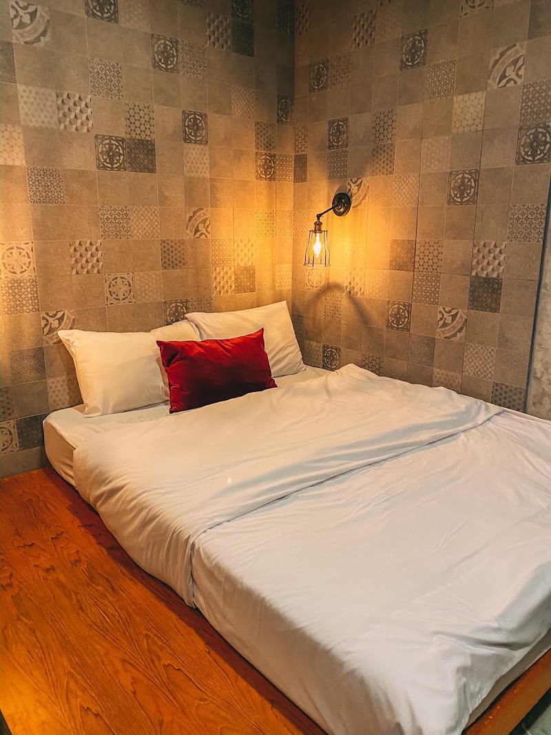 Luk Hostel (ลุก โฮสเทล) - Luk Hostel (ลุก โฮสเทล) 382, 384-386 Soi Wanit 1, Khwaeng Chakkrawat, Khet Samphanthawong, Krung Thep Maha Nakhon 10100, Thailand