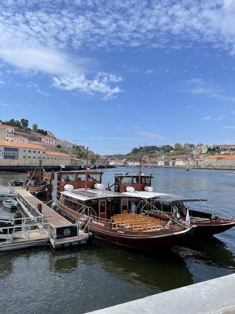 Miradouro Cais de Gaia Ponte D.Luís - Miradouro Cais de Gaia Ponte D.Luís Cais de Gaia 18, 4400-245 Vila Nova de Gaia, Portugal