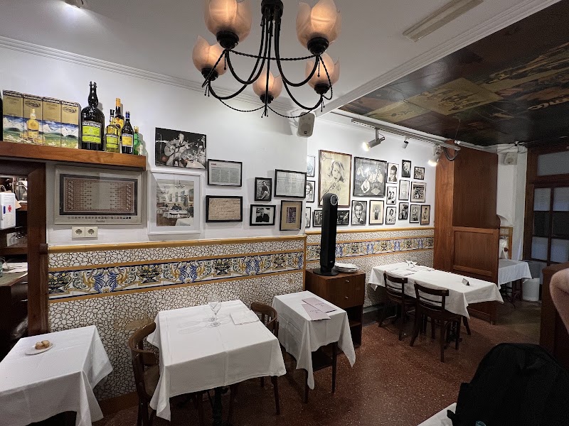 Ca l'Estevet - Ca l'Estevet Carrer de Valldonzella, 46, Ciutat Vella, 08001 Barcelona, Spain