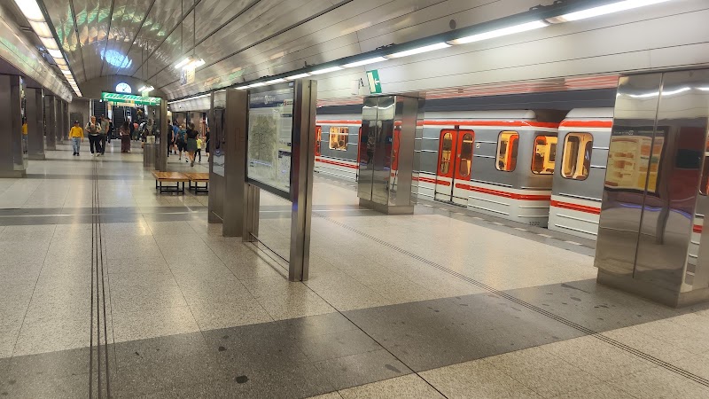 Stanice Metro A Nádraží Veleslavín - Stanice Metro A Nádraží Veleslavín, Veleslavínská 160/00, 160 00 Praha 6, Czechia