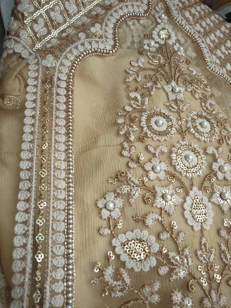 Rudra Creations Boutique - Rudra Creations Boutique 131, behind hotel Shiraz parking, Model Town, Hoshiarpur, Punjab 146001, India