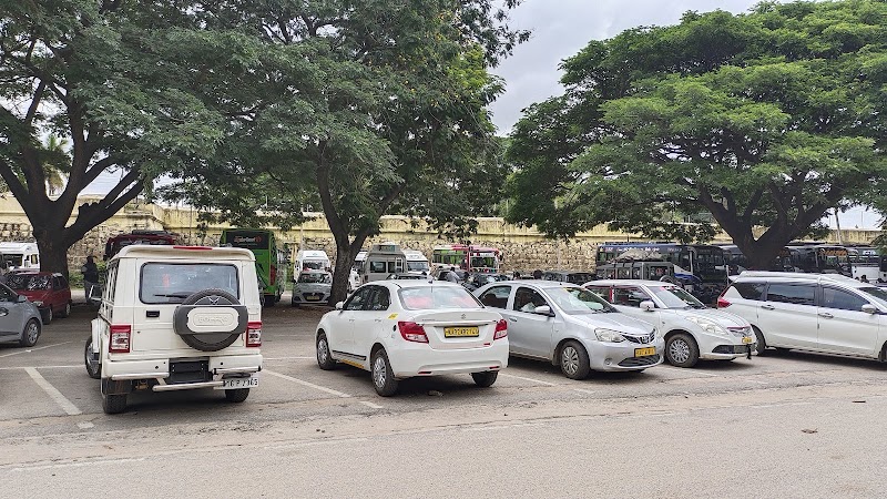 Mysore palace paid parking - Mysore palace paid parking 8M24+X95, Agrahara, Chamrajpura, Mysuru, Karnataka 570004, India