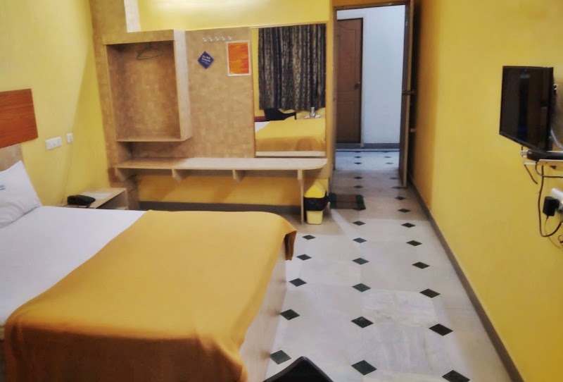 Dhanawantri Comforts Hotel - Dhanawantri Comforts Hotel, Gayatri Bhavan Building, Dhanavantri Rd, near Mysore Railway Station, Devaraja Mohalla, Shivarampet, Mysuru, Karnataka 570001, India