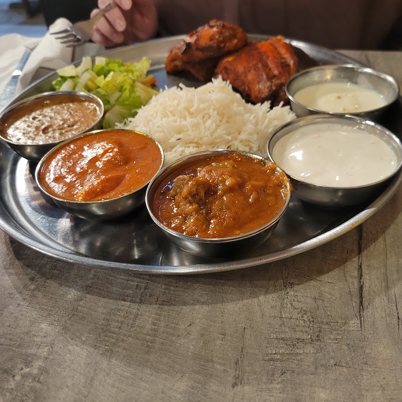 The Curry Pot Restaurant - The Curry Pot Restaurant 333 Ontario St B3, St. Catharines, ON L2R 5L3, Canada