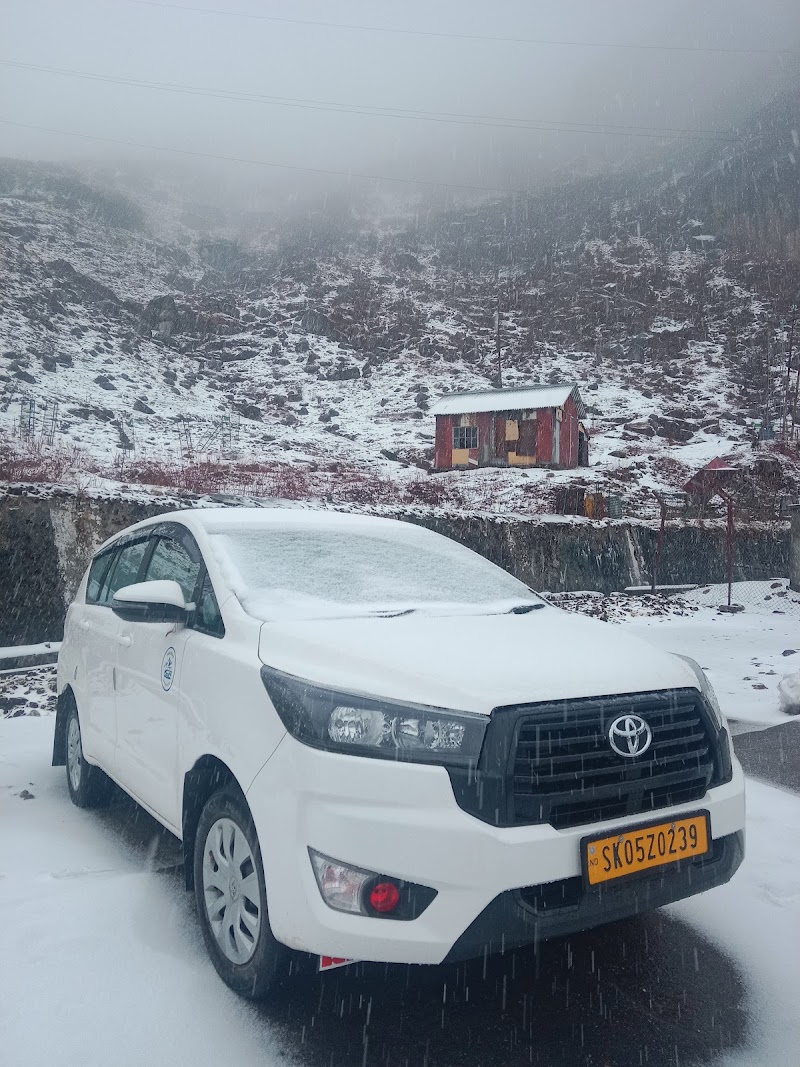 SIKKIM TAXIS - SIKKIM TAXIS Upper Sichey Link Rd, opp. Hotel Lotus, Rai Gaon, Sungava, Gangtok, Sikkim 737101, India