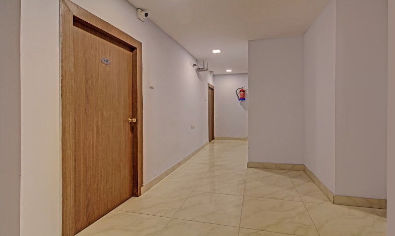 Hotel Royal Crowne - Hotel Royal Crowne 86, Ramakrishna Road Italgacha Main Road, No 1 Enter, the Mandir Masjid Road and take, the 2nd right, near Airport Gate, 2nd Cross, Motilal Colony, Rajbari, Dum Dum, Kolkata, West Bengal 700079, India