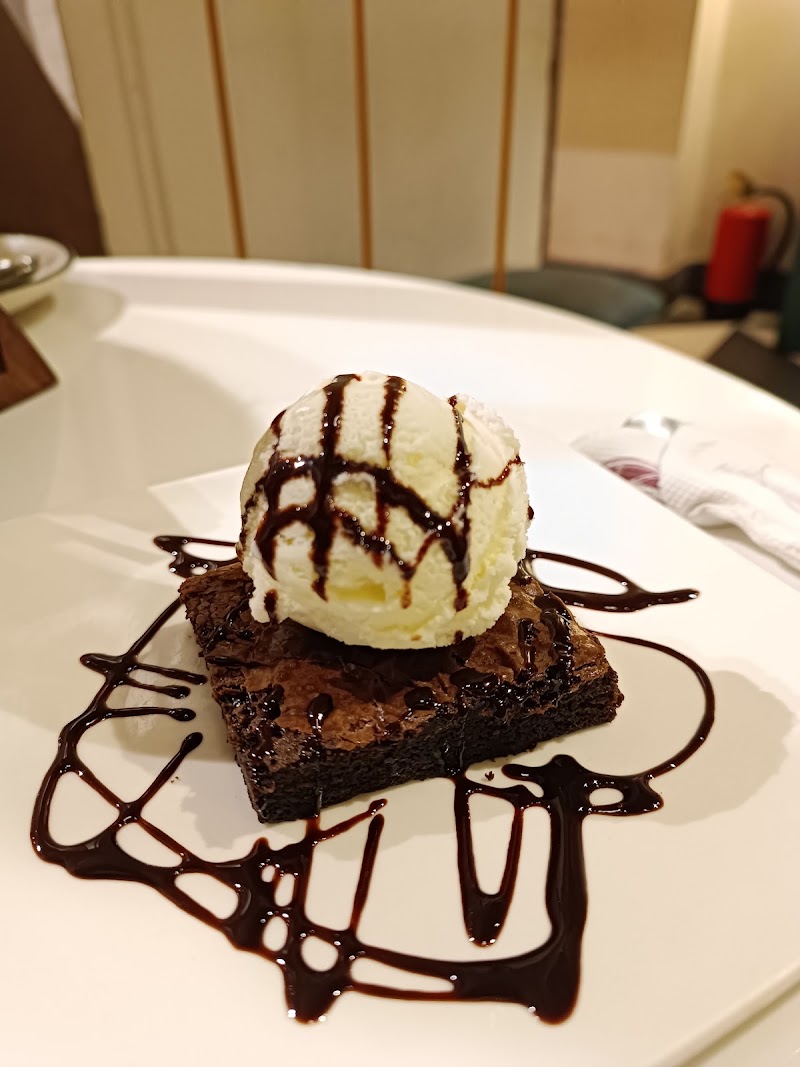 The Beanshot Cafe - The Beanshot Cafe 166, C/416, Lords More, Lake Gardens, Kolkata, West Bengal 700045, India