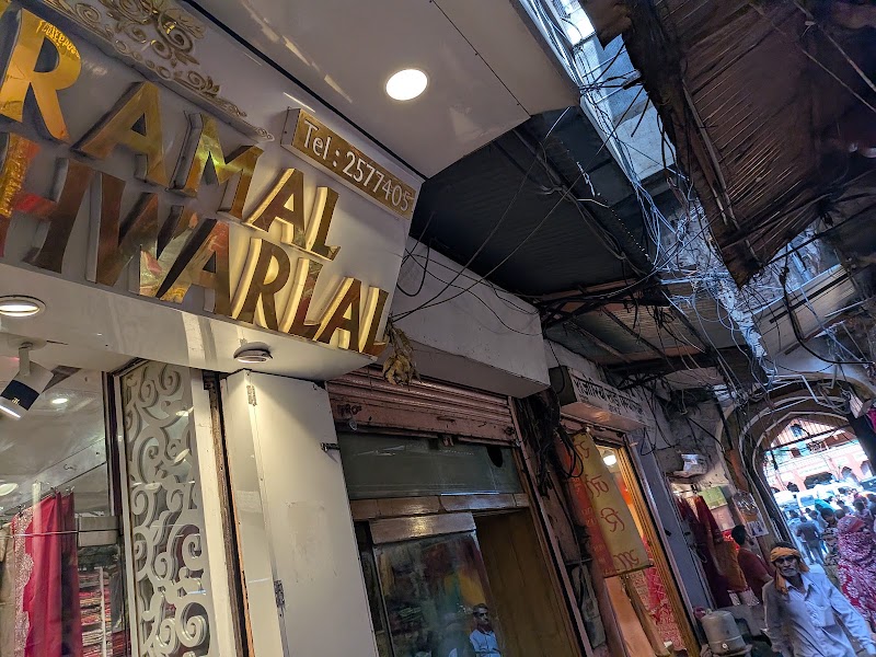 Purohit Ji Ka Katla Gate No. 1 - Purohit Ji Ka Katla Gate No. 1, WRCG+RH7, Johari Bazar Rd, Bapu Bazar, Pink City, Jaipur, Jaipur Nagar Nigam Area, Rajasthan 302003, India