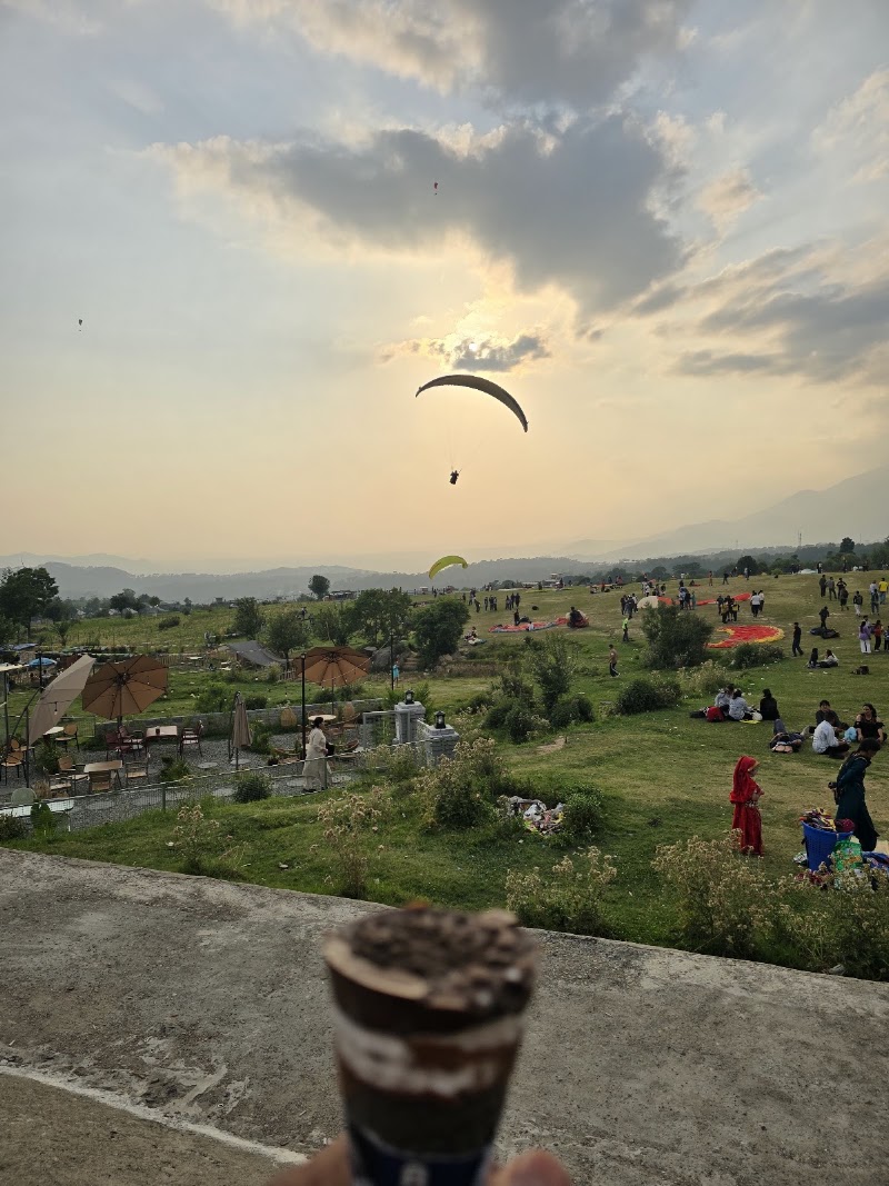 Landing Site Bir - Landing Site Bir, 2PV5+2GX, Landing Road, Bir, Suja, Himachal Pradesh 176077, India