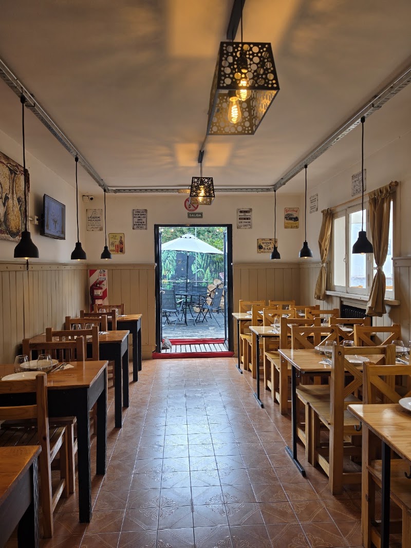 Hotel Surprise – Alojamiento en Bariloche - Hotel Surprise – Alojamiento en Bariloche Av. Ángel Gallardo 136, R8400 San Carlos de Bariloche, Río Negro, Argentina