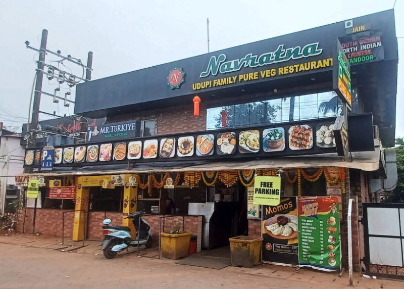 Navratna Udupi Pure veg (Family Restaurant) - Navratna Udupi Pure veg (Family Restaurant) Tito's lane Baga, opp. Brittos Deli Sannks desert, Saunta Vaddo, Goa, Calangute, Maharashtra 403516, India