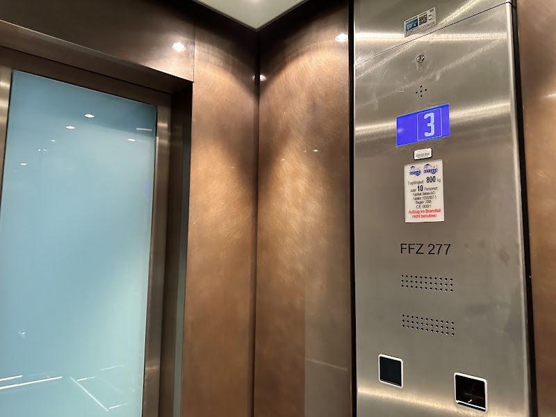 Lufthansa First Class Lounge B (Non-Schengen) - Lufthansa First Class Lounge B (Non-Schengen) Terminal 1, Departure, area B Upstairs next to, Gate B22, 60549 Frankfurt am Main, Germany