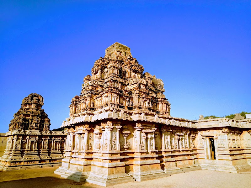 Queen's Bathhouse - Queen's Bathhouse, 8F7C+9X9, Kamalapura, Karnataka 583221, India