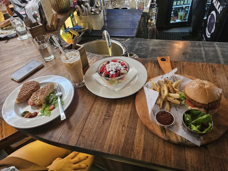 Artjuna Cafe - Anjuna - Artjuna Cafe - Anjuna 972, Market Rd, Monteiro Vaddo, Anjuna, Goa 403509, India