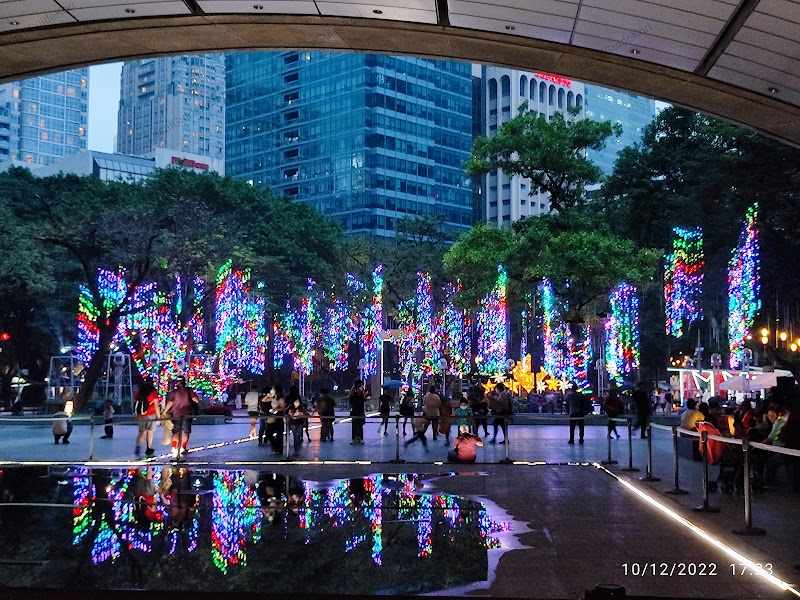 Ayala Triangle Gardens - Ayala Triangle Gardens, Paseo De Roxas St Cor Makati Ave, Cor Ayala Ave, Makati City, 1209 Metro Manila, Philippines