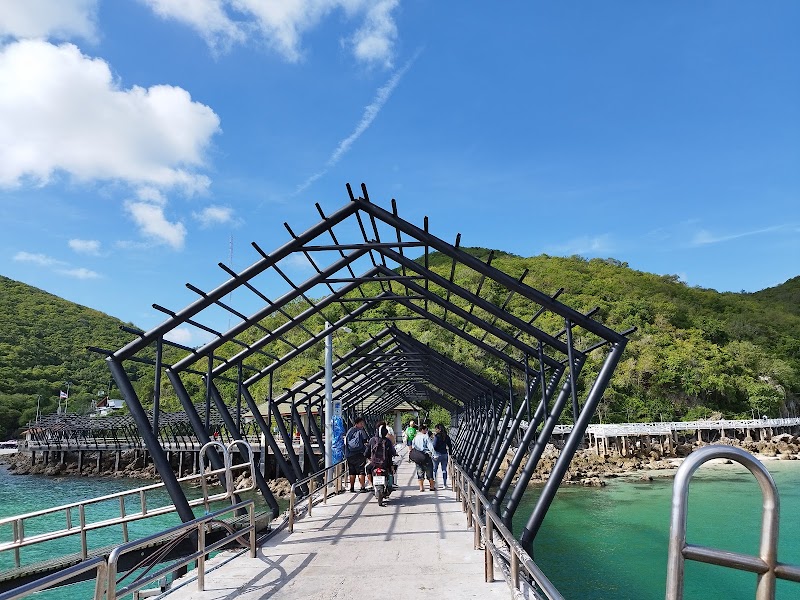 Koh Larn (Tawaen Beach Pier) - Koh Larn (Tawaen Beach Pier) Bang Lamung District, Chon Buri, Thailand