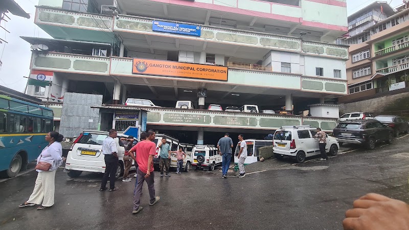 Siliguri taxi stand - Siliguri taxi stand 8J94+MHX Stand Omi Hotel, Deorali Rd, Deorali Bazar, Gangtok, Sikkim 737102, India