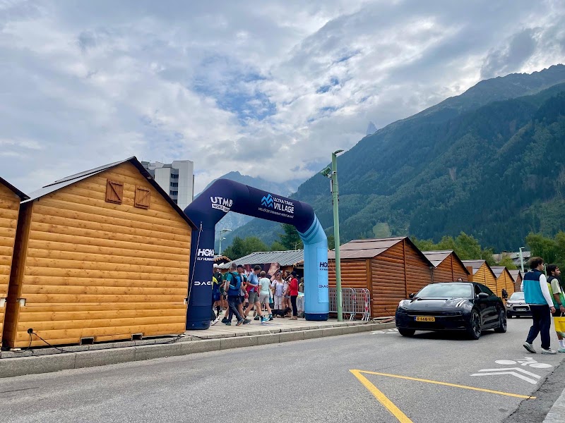 Parking Place du Mont-Blanc - Parking Place du Mont-Blanc, Pl. du Mont-Blanc, 74400 Chamonix-Mont-Blanc, France