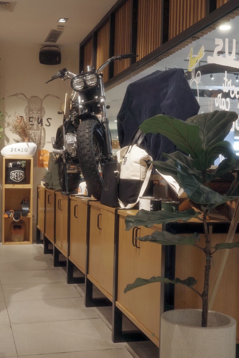 Deus Ex Machina - Grand Indonesia - Deus Ex Machina - Grand Indonesia, Skybridge Level 2, Grand Indonesia, Jl. M.H. Thamrin No.1, Kb. Melati, Kecamatan Tanah Abang, Kota Jakarta Pusat, Daerah Khusus Ibukota Jakarta 10310, Indonesia