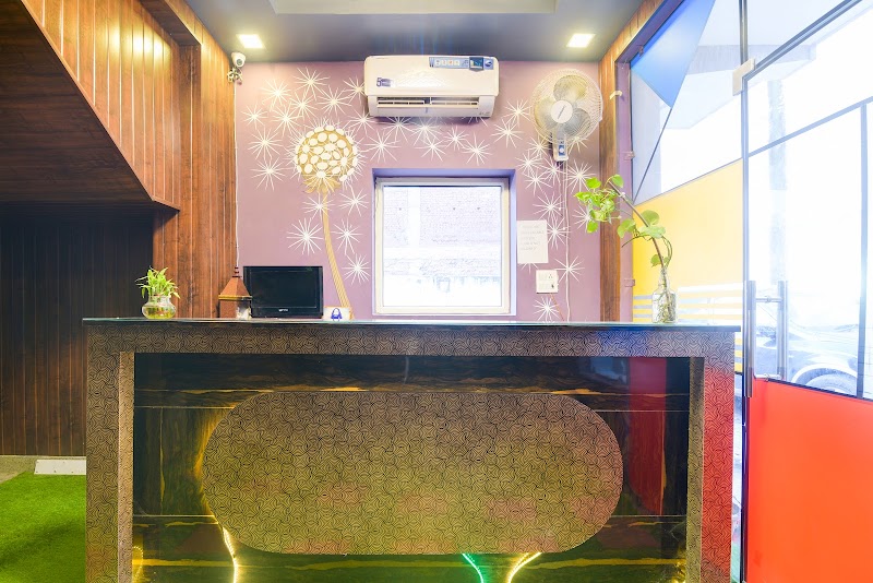 The River Front Hotel - The River Front Hotel A 32/C Kharsa, No 391/1, 339/2, Block B, Mahipalpur Village, Mahipalpur, New Delhi, Delhi 110037, India