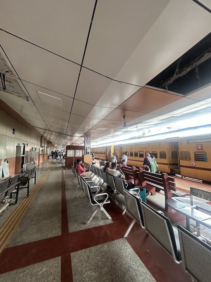 Alappuzha railway station platform 1 - Alappuzha railway station platform 1, F8PC+3RR, Kunnumpuram, Alappuzha, Keralam 688012, India