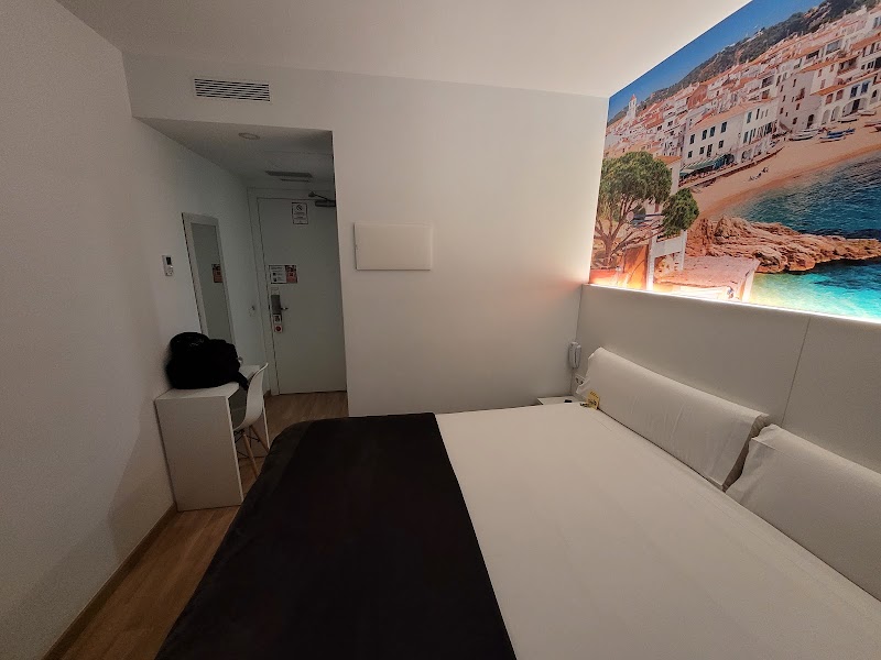 Hotel BestPrice Girona - Hotel BestPrice Girona Carrer Barcelona, 1, 17002 Girona, Spain