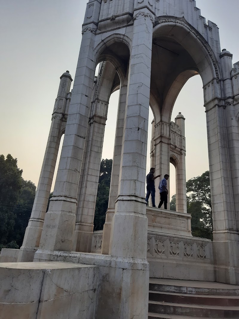 Victoria Memorial - Victoria Memorial 13 A, Panna Lal Rd, Darbhanga Colony, George Town, Prayagraj, Uttar Pradesh 211002, India