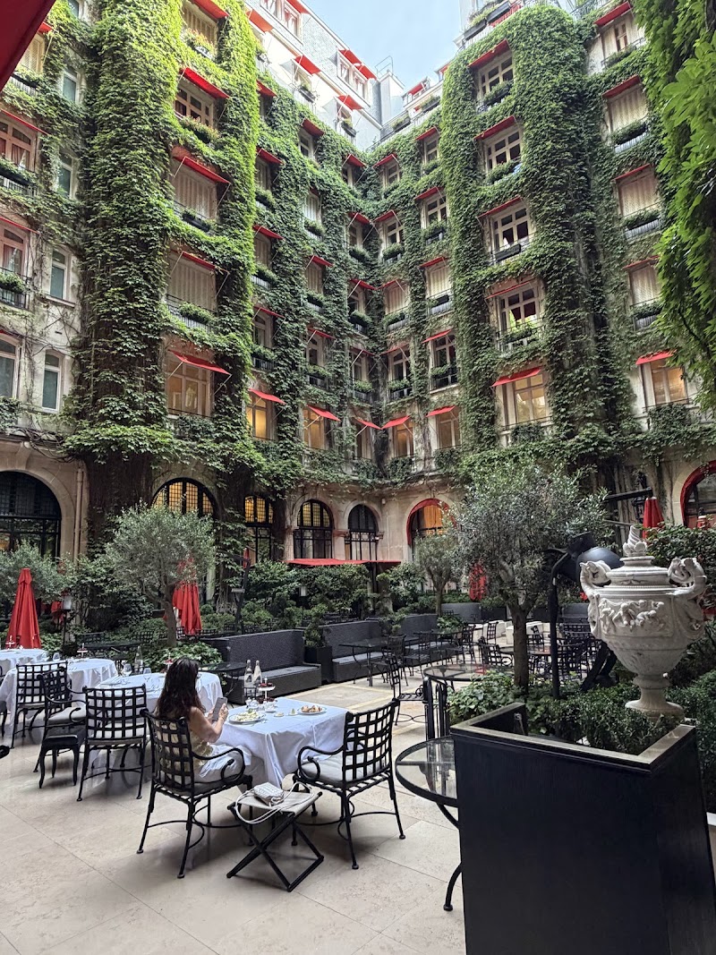 Plaza Athénée