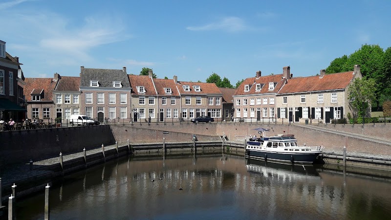 Winkelen en Restaurants in Heusden Vesting-Ondernemersvereniging Heusden Vesting - Winkelen en Restaurants in Heusden Vesting-Ondernemersvereniging Heusden Vesting Botermarkt 12, 5256 AV Heusden, Netherlands