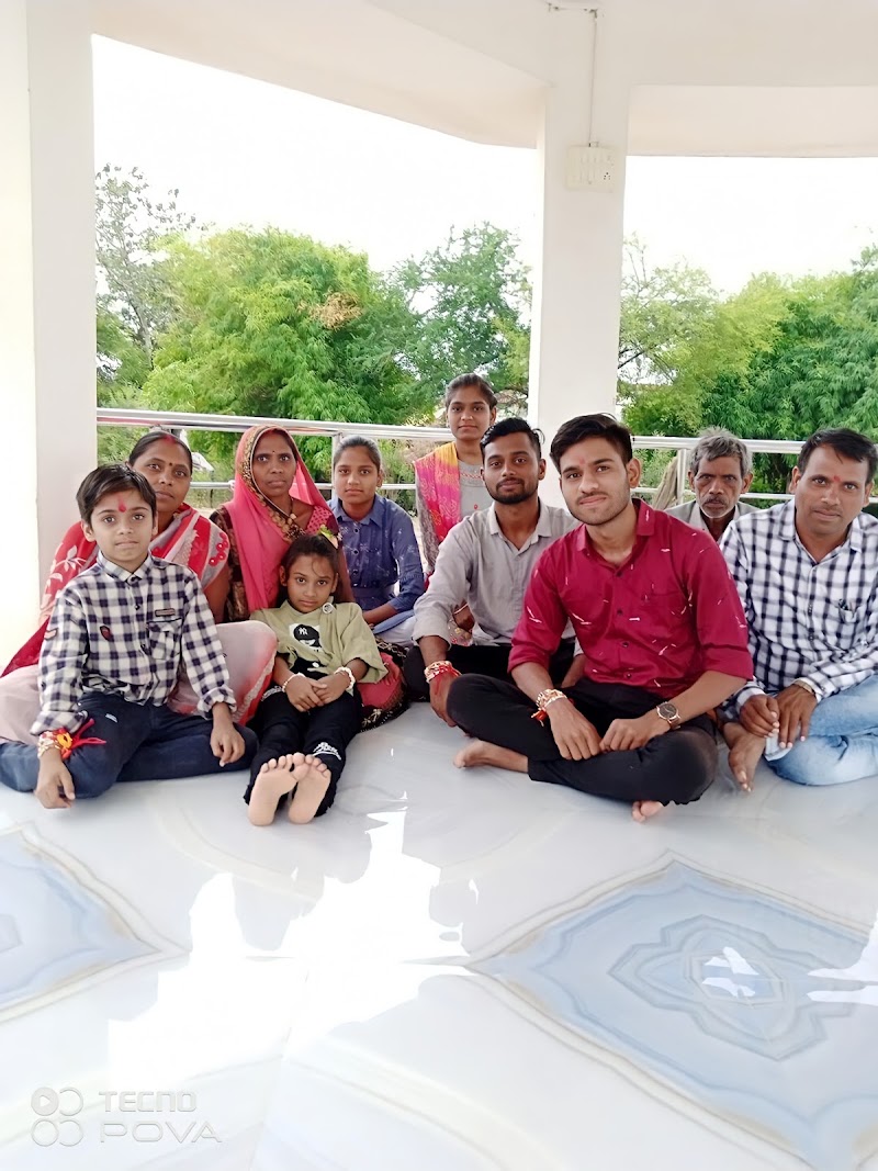 शहीद प्लाटून कमाण्डर राजकमल कश्यप [S.I.] स्मृति वाटिका कोना - शहीद प्लाटून कमाण्डर राजकमल कश्यप [S.I.] स्मृति वाटिका कोना, 4RJ4+V4C, Kona, Chhattisgarh 495330, India