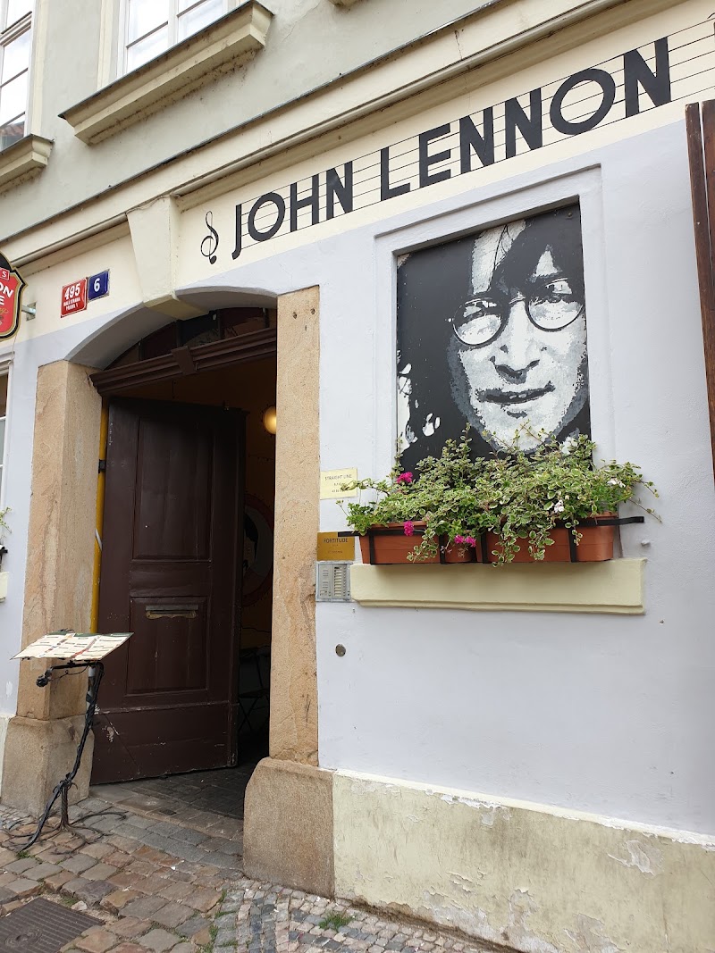 Lennon Wall - Lennon Wall, Velkopřevorské nám., Malá Strana, 118 00 Praha-Praha 1, Czechia