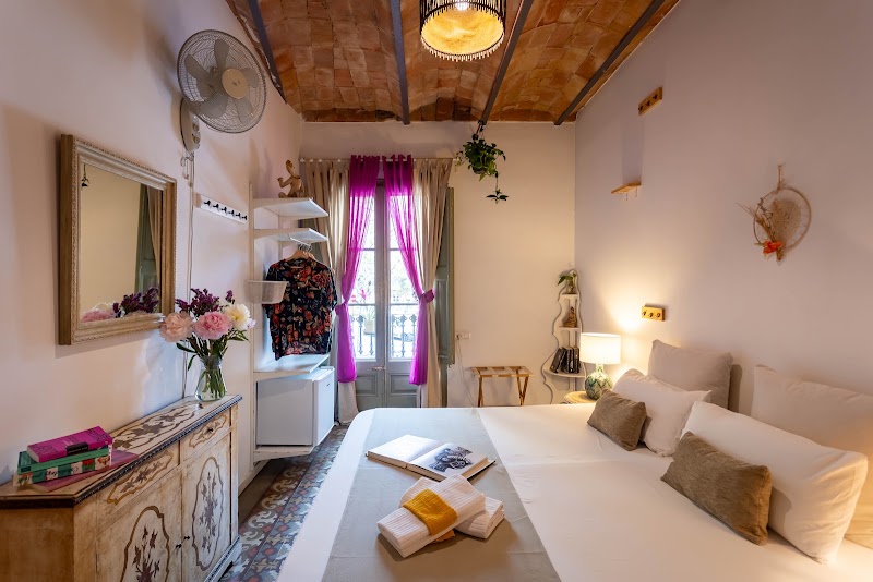 Primavera Hostel - Primavera Hostel, Carrer de Mallorca, 330, entresuelo 2ª, Eixample, 08037 Barcelona, Spain