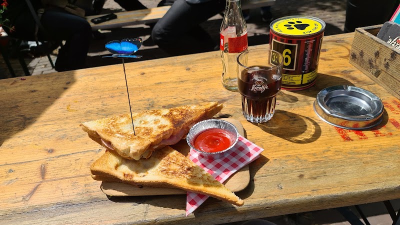 Brew Cafe Kareltje - Brew Cafe Kareltje Burchtplein 5, 5256 EA Heusden, Netherlands