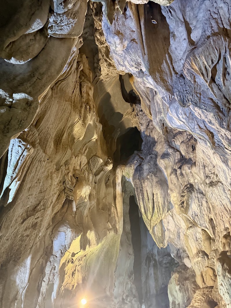 Động Trung Trang - Động Trung Trang, Cat Hai, Hai Phong 05418, Vietnam