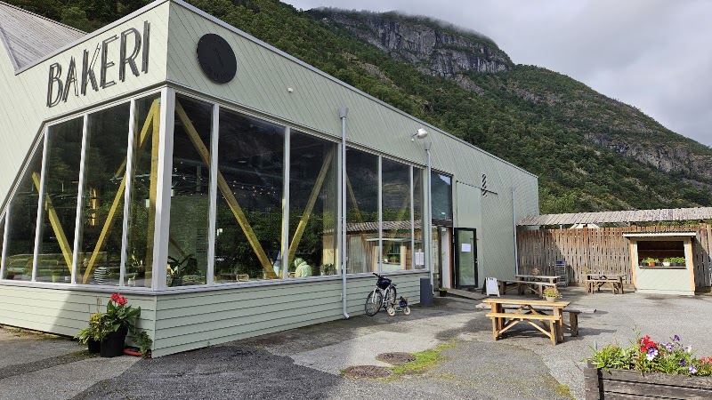Fredag & Fretland Bakeri - Fredag & Fretland Bakeri, Monsemarki 4, 6887 Lærdal, Norway