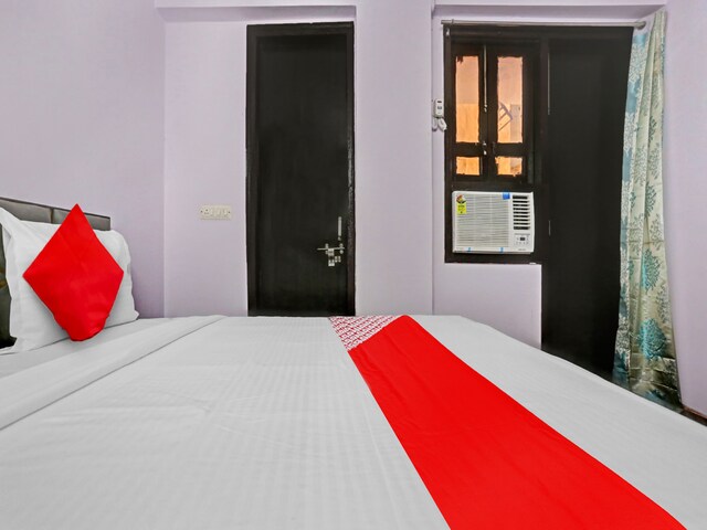 Hotel O by OYO Premium Rooms - Hotel O by OYO Premium Rooms A, 138, Mehrauli - Badarpur Rd, Khanpur Extension, Khanpur, New Delhi, Delhi 110062, India